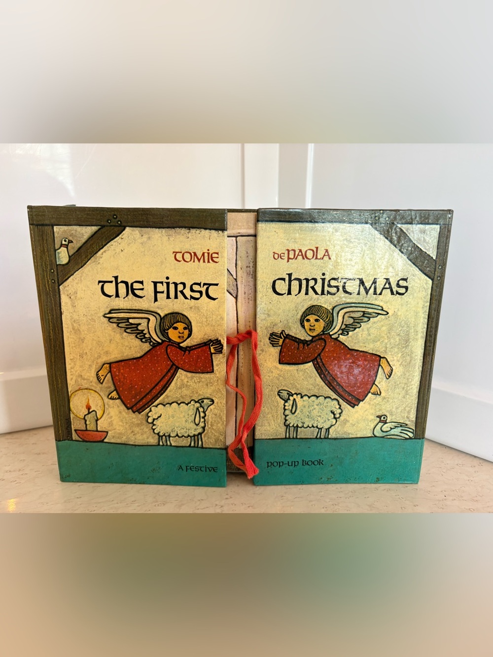 The First Christmas Festive Pop-Up Book - Red and Teal